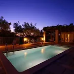 Πανσιόν Mit Pool