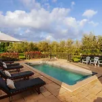 Πανσιόν Mit Pool 3*