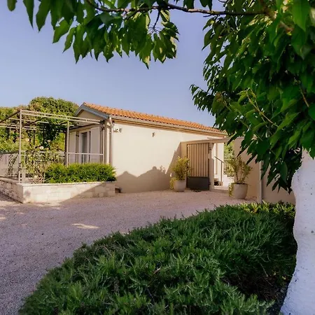 Πανσιόν Mit Pool Ρόβινι