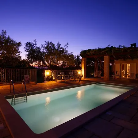 Mit Pool Πανσιόν 3*