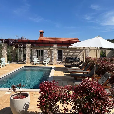 Mit Pool Guest house