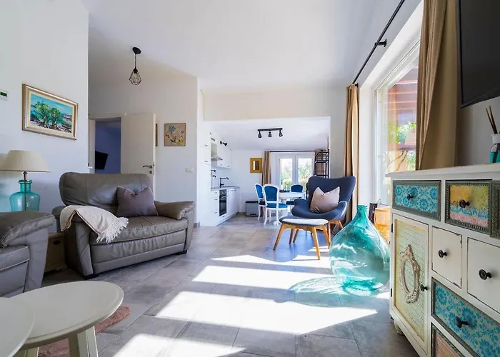 Гостевой дом Mit Pool 3*