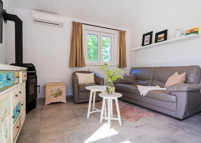 Mit Pool Ровинь