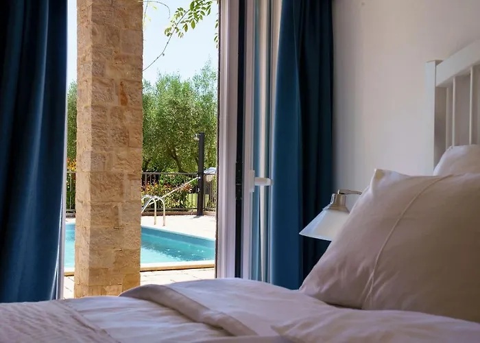 Mit Pool Гостевой дом