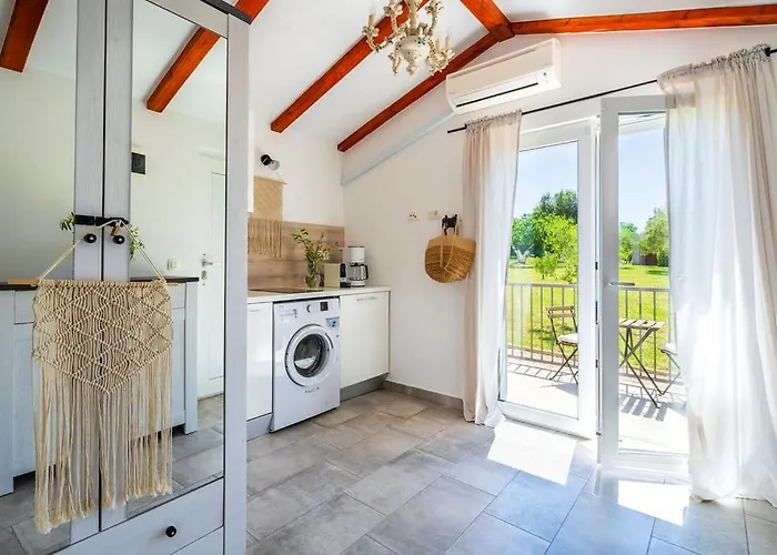 Mit Pool Гостевой дом