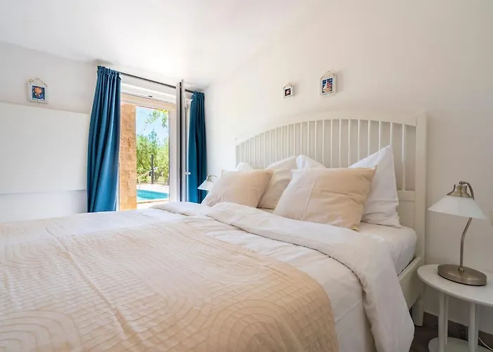 Mit Pool Гостевой дом Ровинь