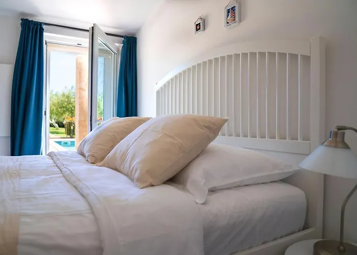 Mit Pool Ровинь