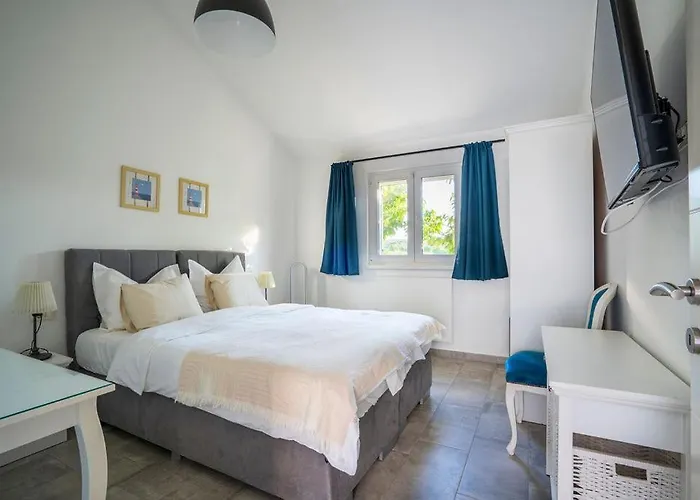 Mit Pool Гостевой дом Ровинь