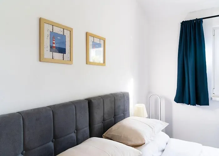 Mit Pool Ровинь