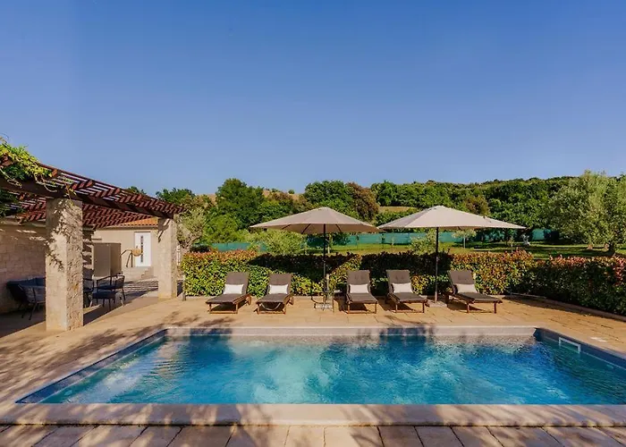 Mit Pool Гостевой дом