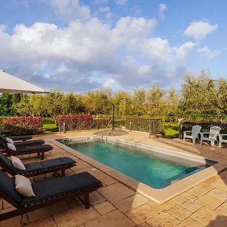 Guest house Mit Pool 3*